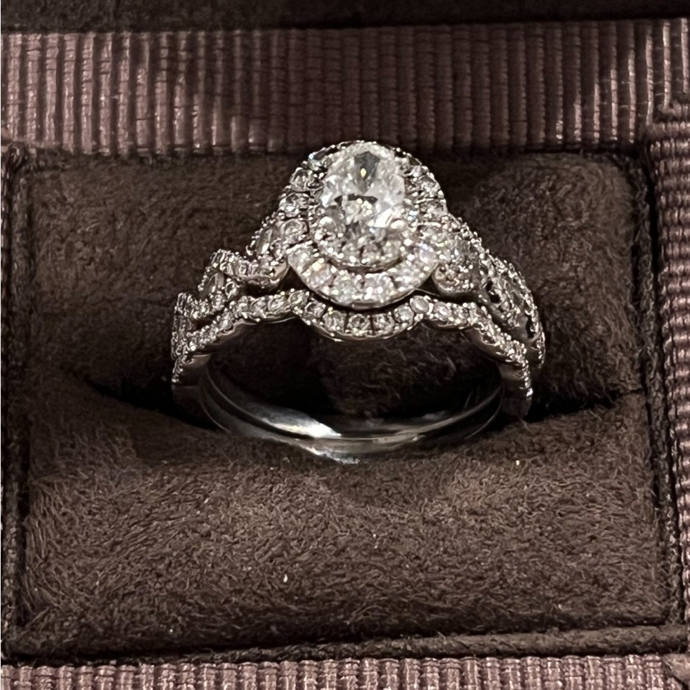 Neil Lane Diamond Bridal Set 1-1/3 Carats tw Oval & Round-cut 14K White Gold.